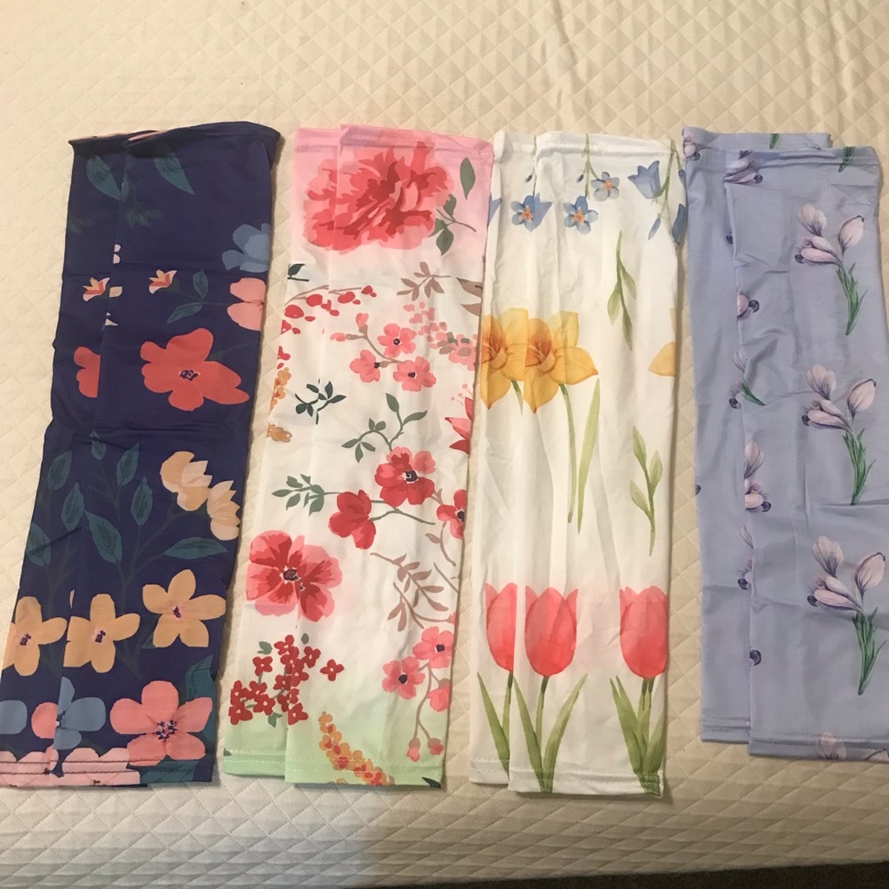 NWOT Bundle of 4 sets of hiking/gardening